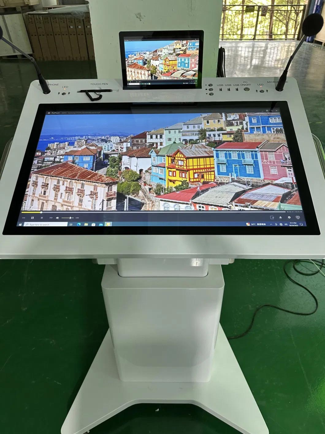 Double Screen Smart Podium with Mobility